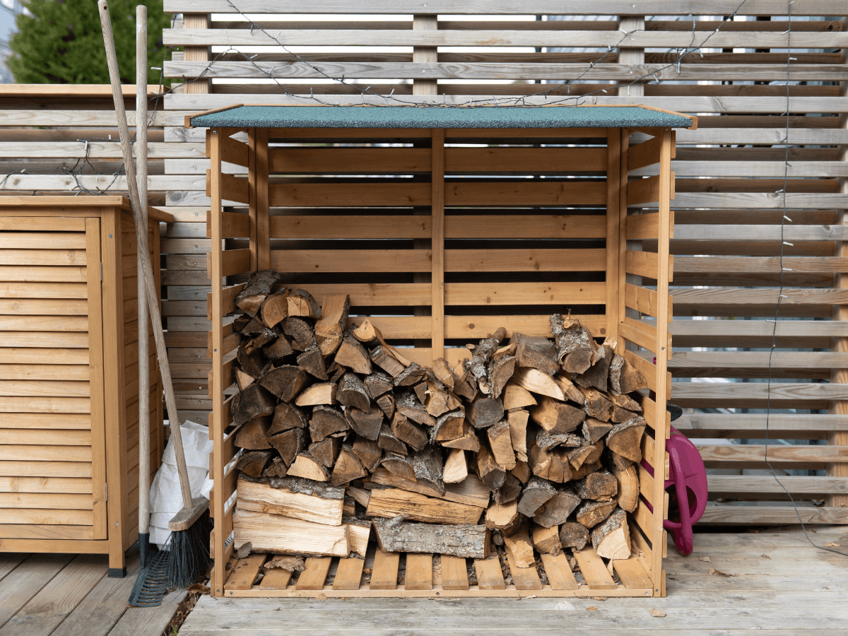 DIY pallet log station