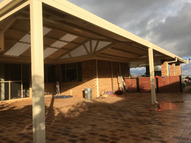 A patio roof built with COLORBOND steel. 