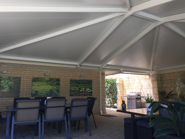 outdoor patio kitchen